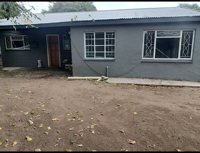 3 BEDROOM HOUSE FOR SALE IN OOS EINDE